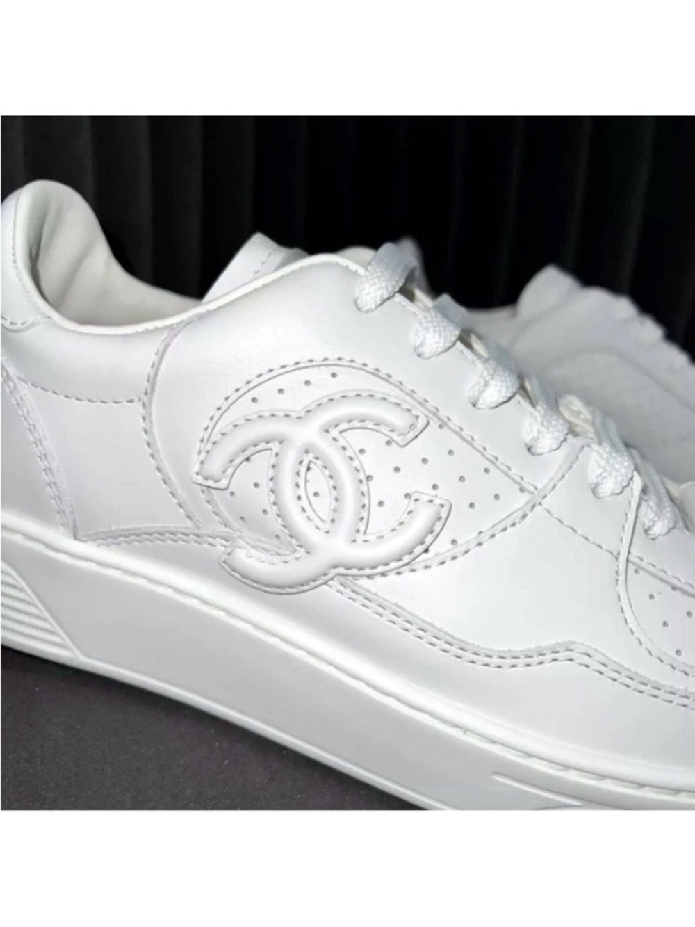 CHANEL White Leather Low-Top CC Logo Sneakers